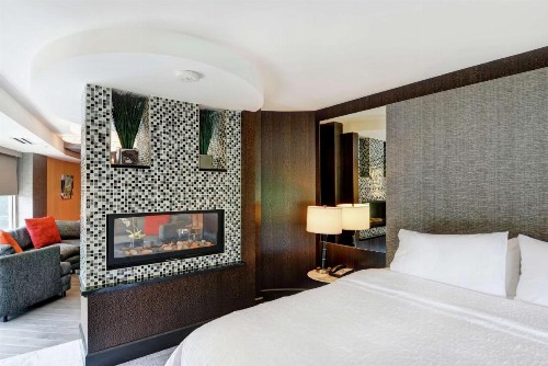 Hampton Inn & Suites Crabtree - image 29