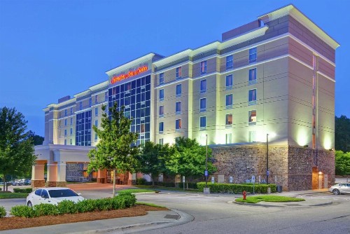 Hampton Inn & Suites Crabtree - image 3