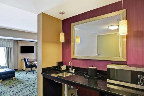 Hampton Inn & Suites Crabtree - image 44