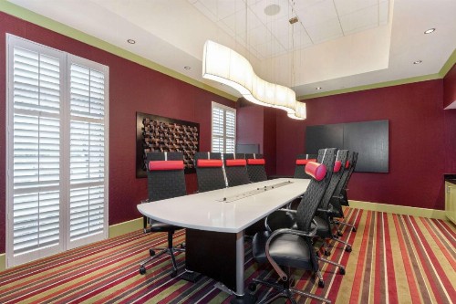 Hampton Inn & Suites Crabtree - image 46