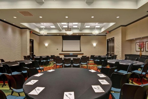 Hampton Inn & Suites Crabtree - image 50