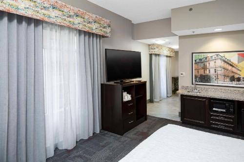Hampton Inn & Suites - Raleigh Downtown - image 23