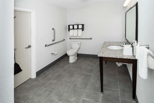 Hampton Inn & Suites - Raleigh Downtown - image 45