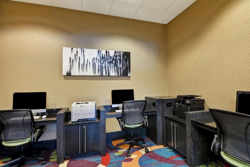 Hilton Garden Inn Raleigh/Crabtree Valley - image 25