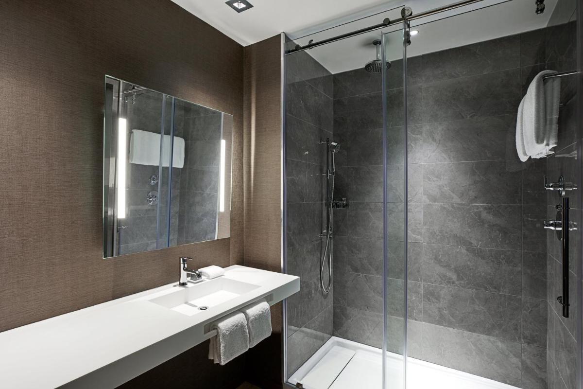 AC Hotel by Marriott Raleigh North Hills - image 5