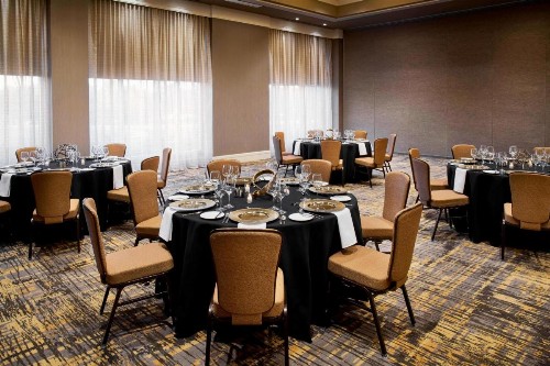 The StateView Hotel Autograph Collection - image 2