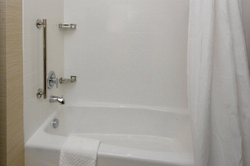 Fairfield Inn & Suites by Marriott Raleigh Capital Blvd./I-540 - image 10