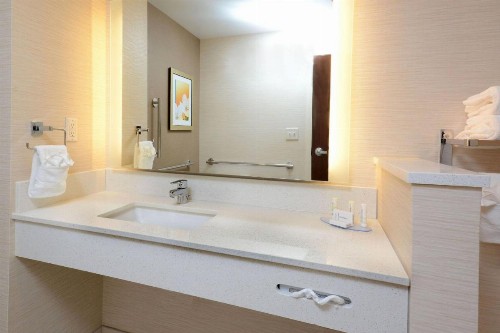 Fairfield Inn & Suites by Marriott Raleigh Capital Blvd./I-540 - image 13