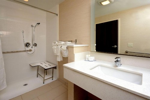 Fairfield Inn & Suites by Marriott Raleigh Capital Blvd./I-540 - image 19