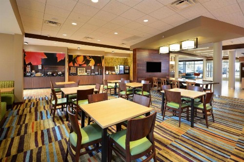Fairfield Inn & Suites by Marriott Raleigh Capital Blvd./I-540 - image 5