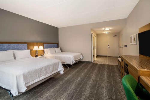 Hampton Inn & Suites Raleigh Midtown NC - image 11