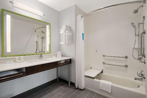 Hampton Inn & Suites Raleigh Midtown NC - image 17