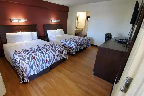 California Inn and Suites Rancho Cordova - image 4