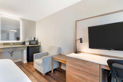 Best Western Plus Rancho Cordova Inn - image 14