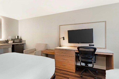 Best Western Plus Rancho Cordova Inn - image 17