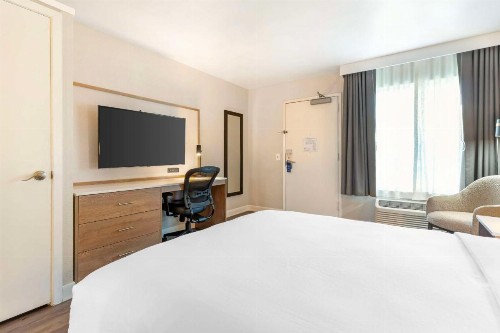 Best Western Plus Rancho Cordova Inn - image 27