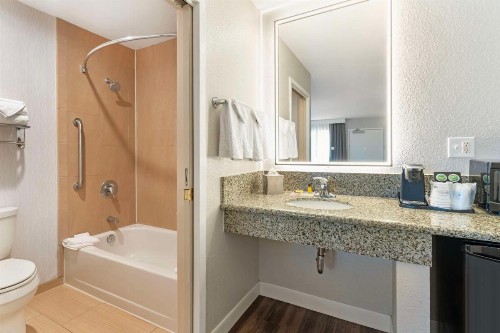 Best Western Plus Rancho Cordova Inn - image 35