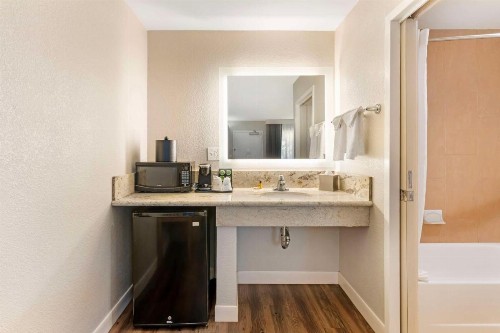 Best Western Plus Rancho Cordova Inn - image 37