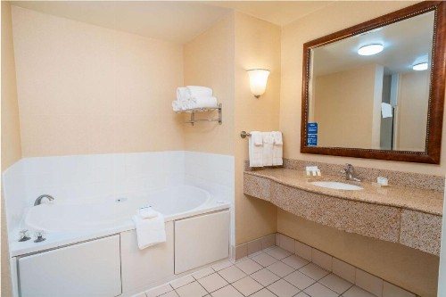 Hilton Garden Inn Ontario Rancho Cucamonga - image 25