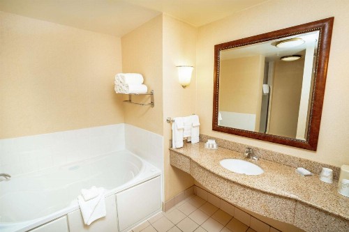 Hilton Garden Inn Ontario Rancho Cucamonga - image 32