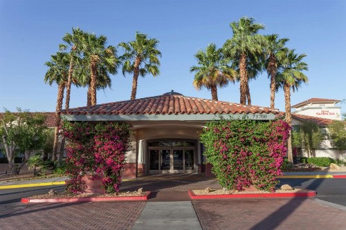 Hilton Garden Inn Palm Springs/Rancho Mirage - image 2