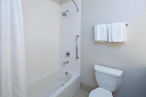 Holiday Inn Express & Suites Rancho Mirage an IHG Hotel - image 12