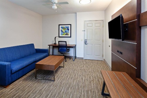 Holiday Inn Express & Suites Rancho Mirage an IHG Hotel - image 2