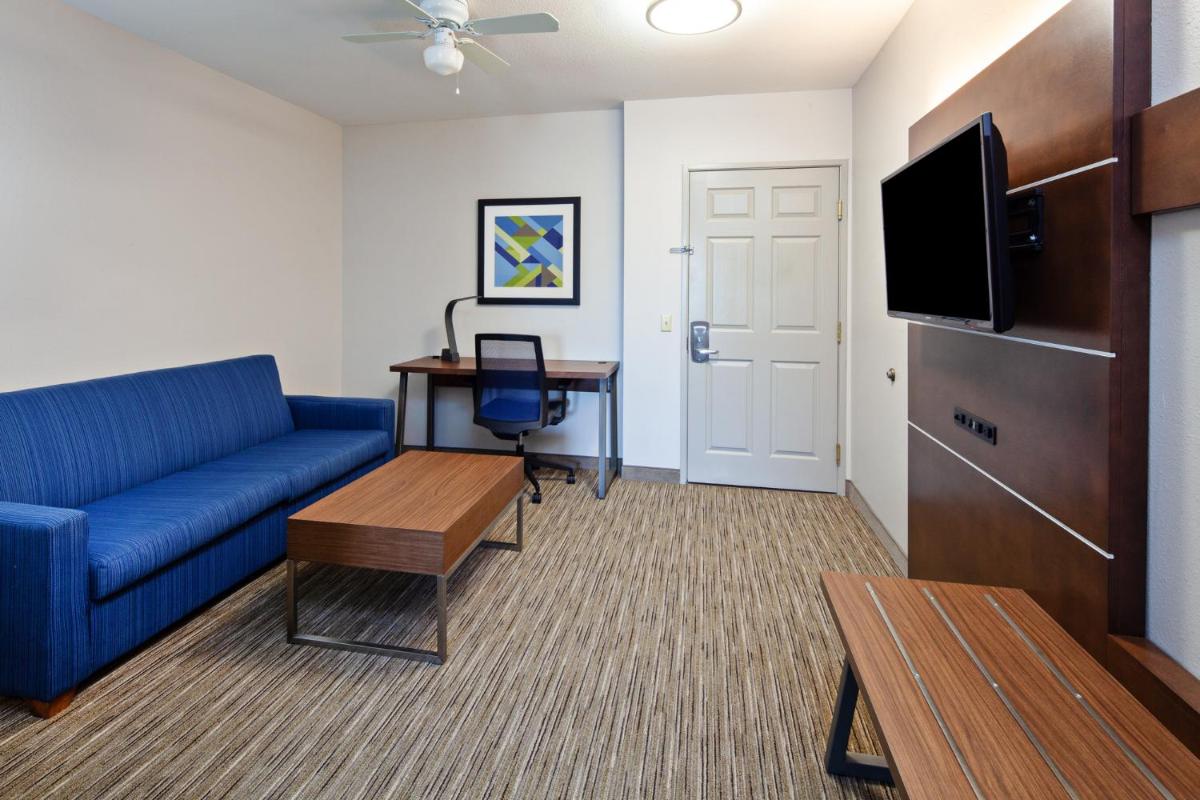 Holiday Inn Express & Suites Rancho Mirage an IHG Hotel - image 2