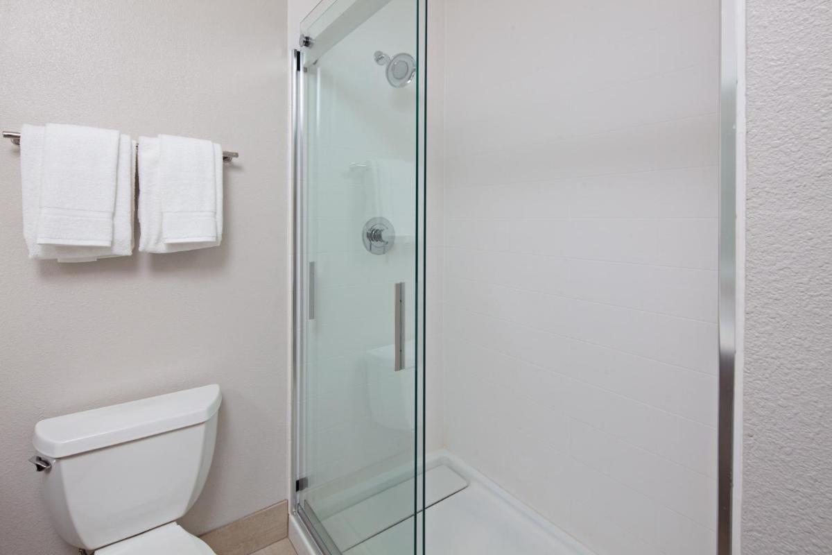 Holiday Inn Express & Suites Rancho Mirage an IHG Hotel - image 4