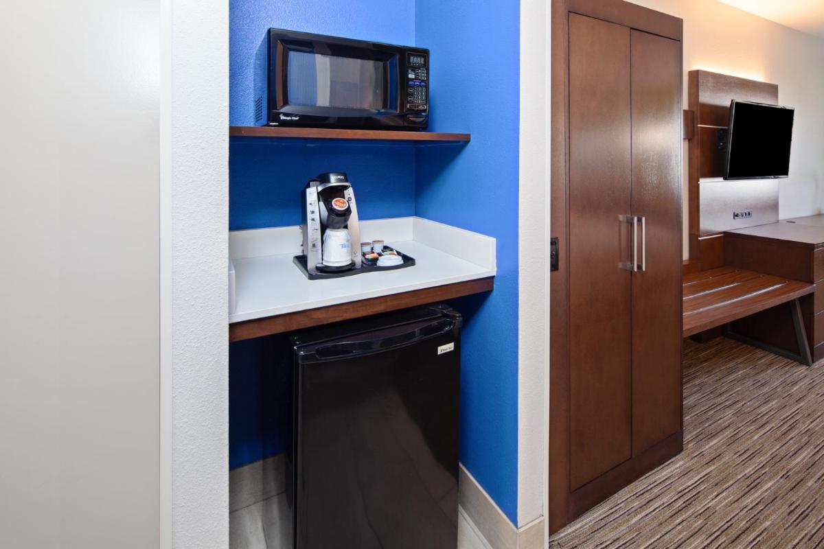 Holiday Inn Express & Suites Rancho Mirage an IHG Hotel - image 5
