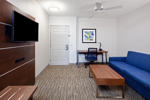 Holiday Inn Express & Suites Rancho Mirage an IHG Hotel - image 8