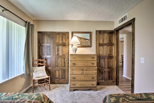 Condo with Pool Access Near Coachella and Hiking! - image 4
