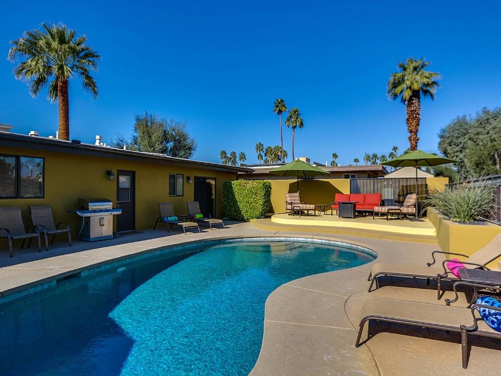 Modern Mirage - main image