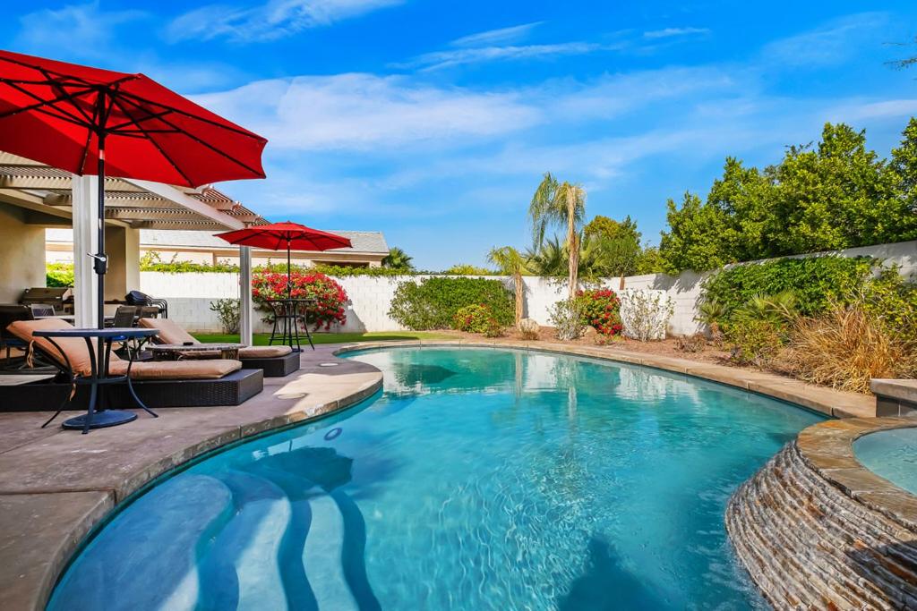 Versailles of Rancho Mirage - image 5