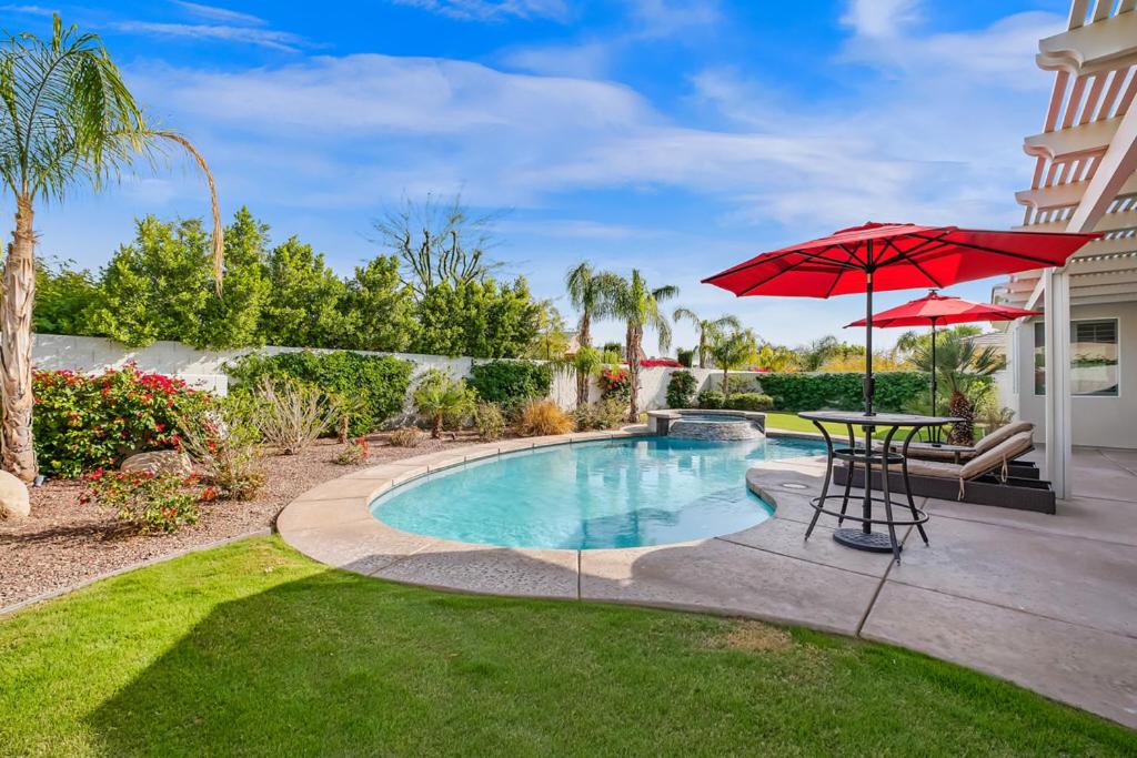 Versailles of Rancho Mirage - image 6