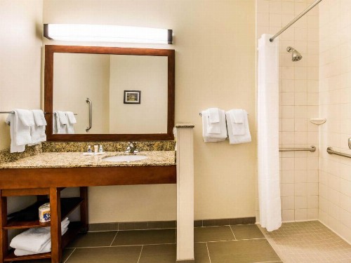 Rodeway Inn - image 15