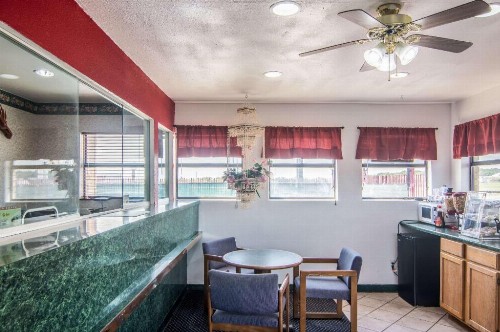 Rodeway Inn - image 2