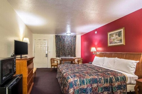 Rodeway Inn - image 20