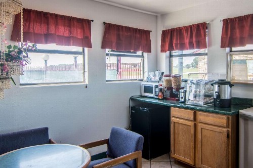 Rodeway Inn - image 3