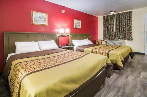 Rodeway Inn - image 36