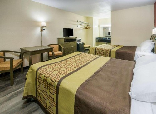Rodeway Inn - image 37