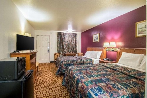 Rodeway Inn - image 38