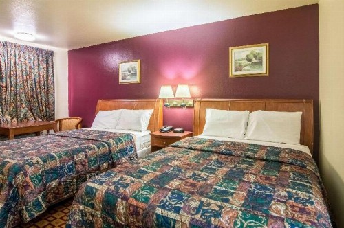 Rodeway Inn - image 46