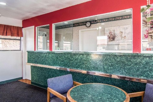 Rodeway Inn - image 5
