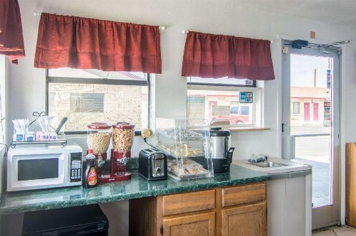 Rodeway Inn - image 6