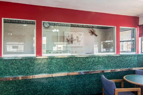 Rodeway Inn - image 7