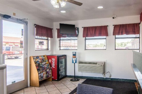 Rodeway Inn - image 8