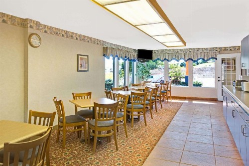 Travelodge by Wyndham Rapid City - image 12