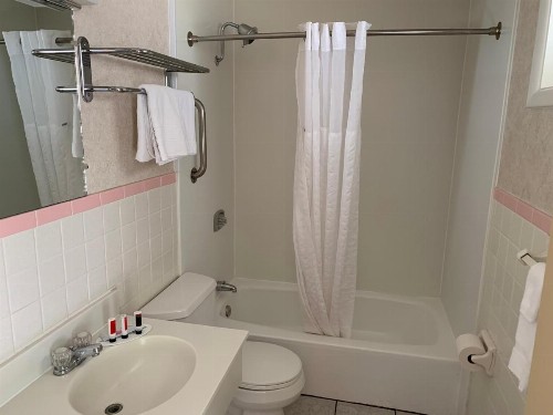Travelodge by Wyndham Rapid City - image 40