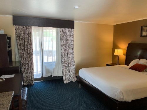 Travelodge by Wyndham Rapid City - image 43